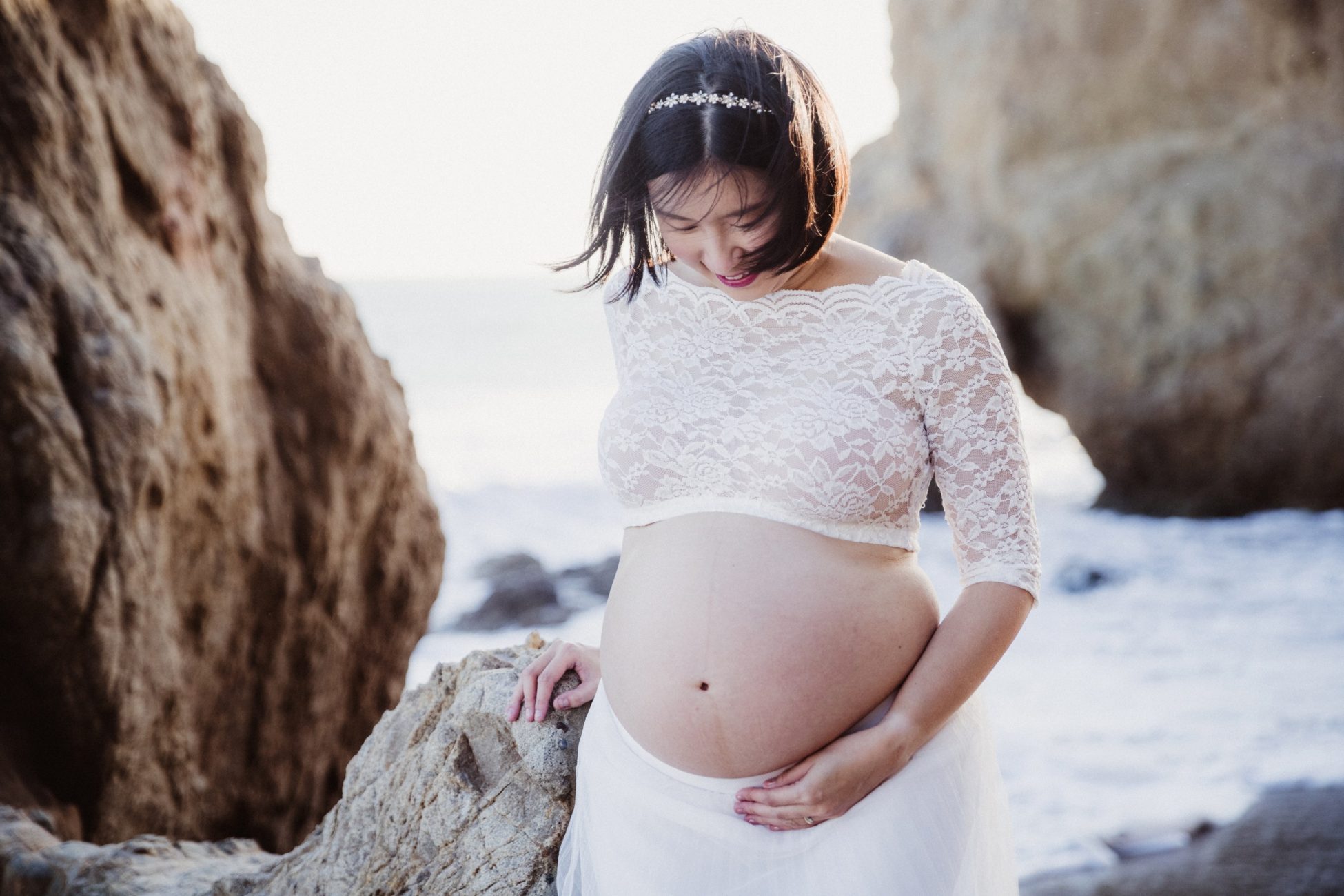 beach maternity session simi vally photographer alexandra kayy