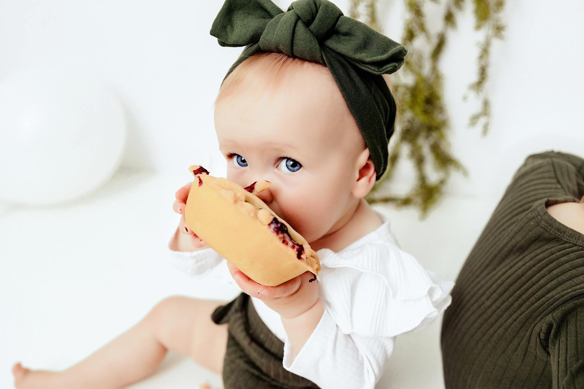 Goodyear AZ Baby photographer, cake smash photography phoenix, baby first birthday photoshoot