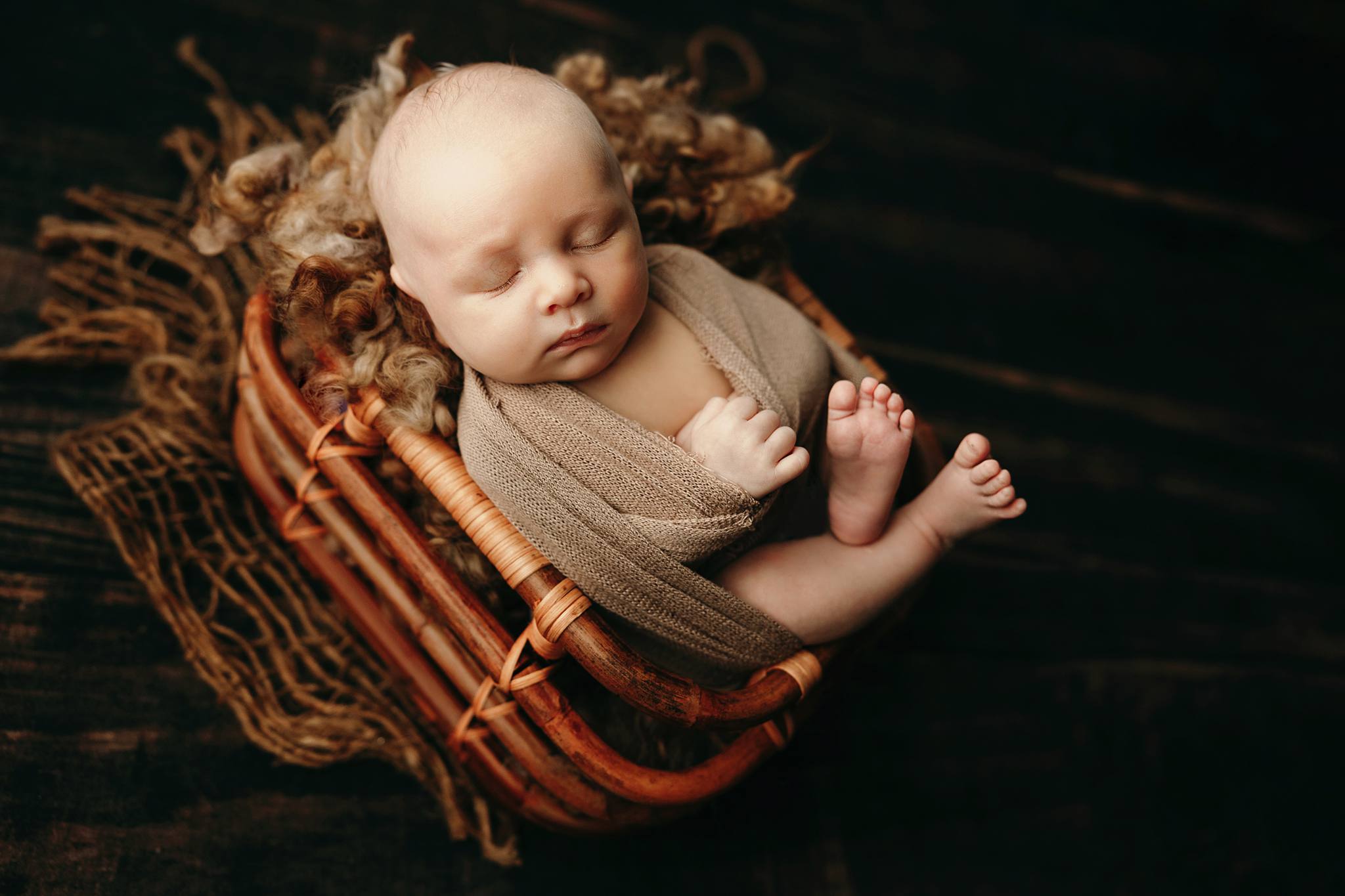 	
Litchfield Park, AZ in home newborn photographer