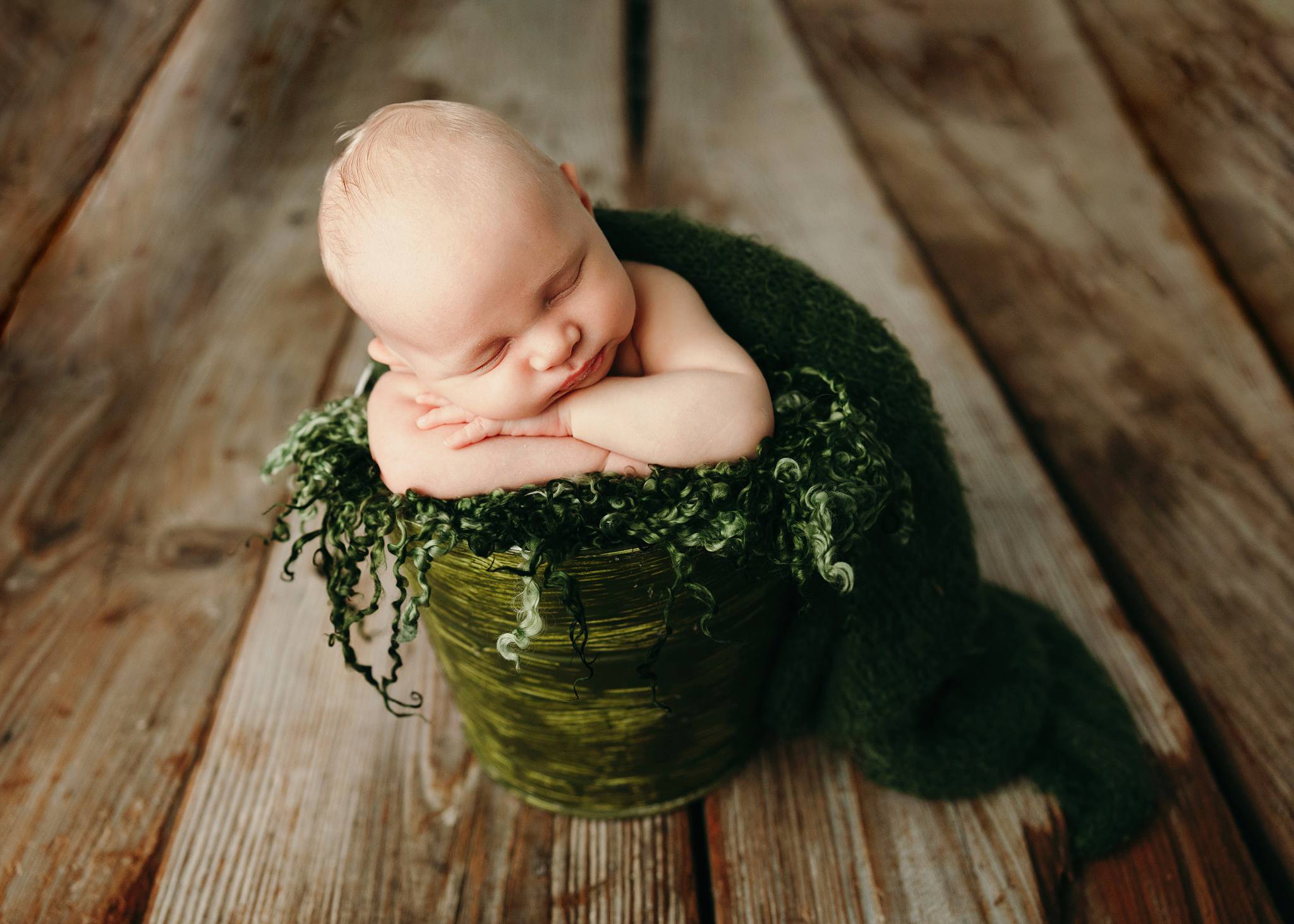 	
Litchfield Park, AZ in home newborn photographer