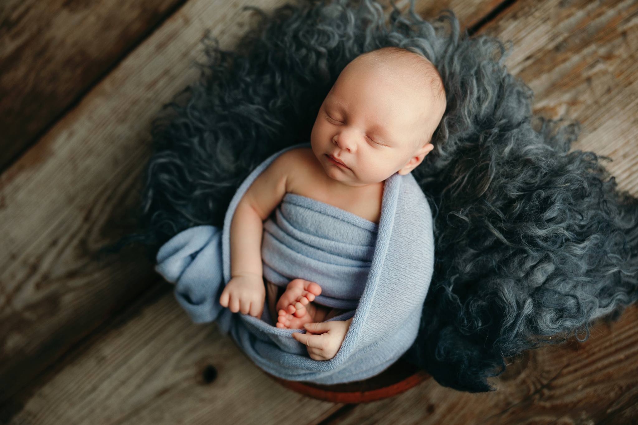 	
Litchfield Park, AZ in home newborn photographer