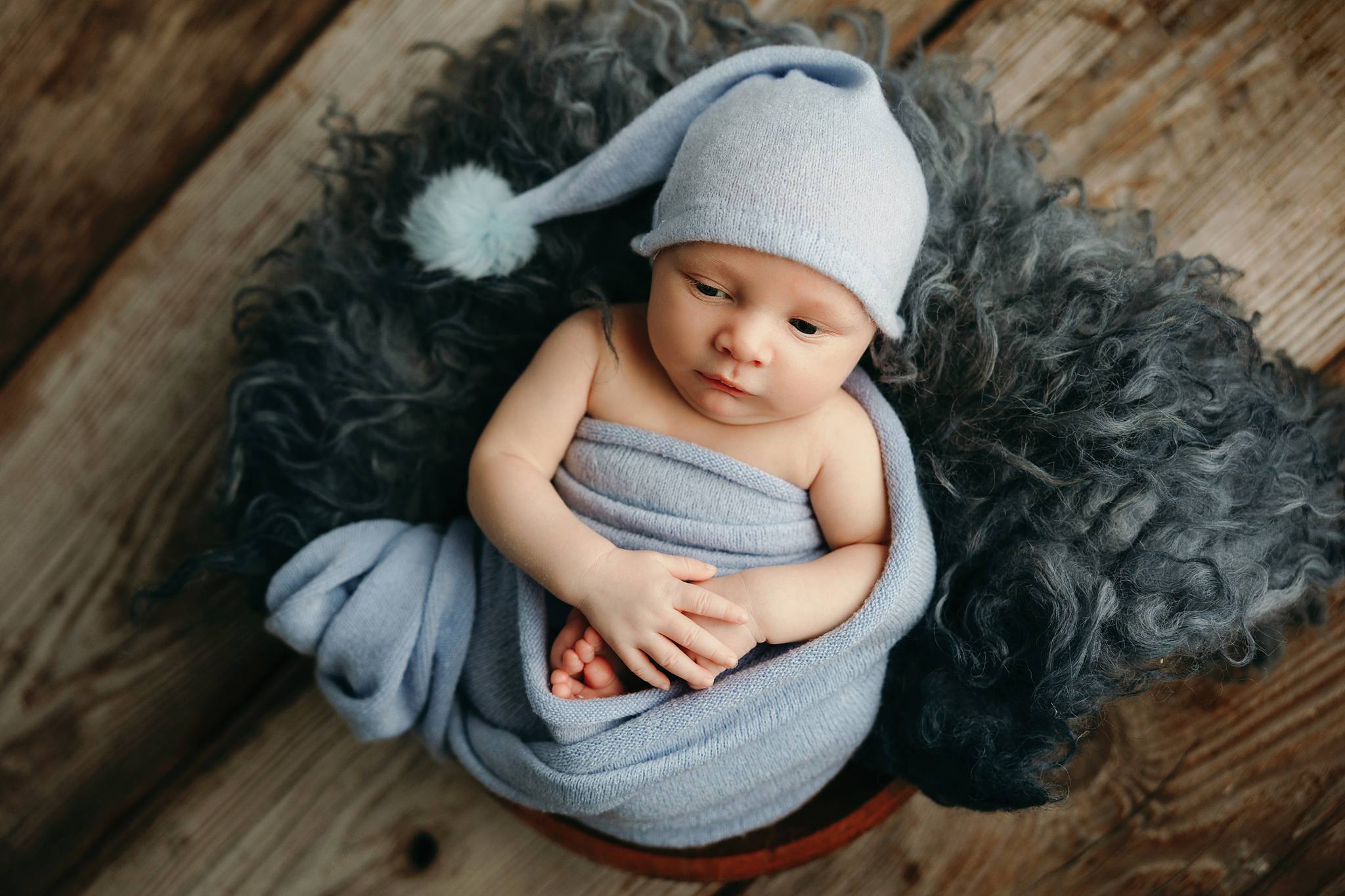 	
Litchfield Park, AZ in home newborn photographer