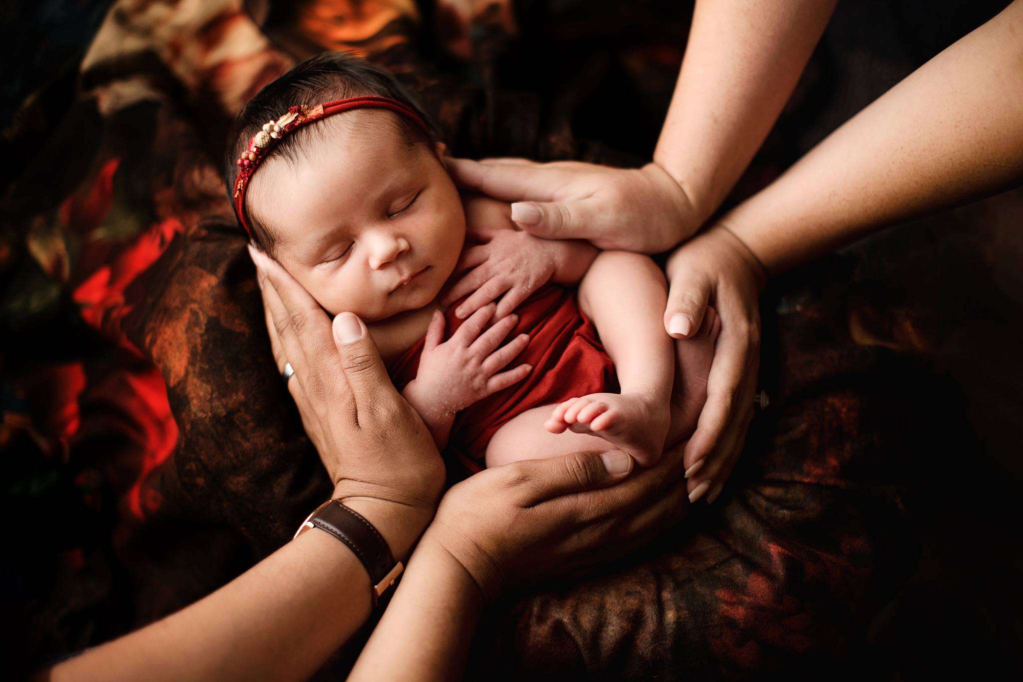 Scottsdale AZ Newborn Photographer, newborn portraits near me, luxury newborn photography, award winning newborn photosg